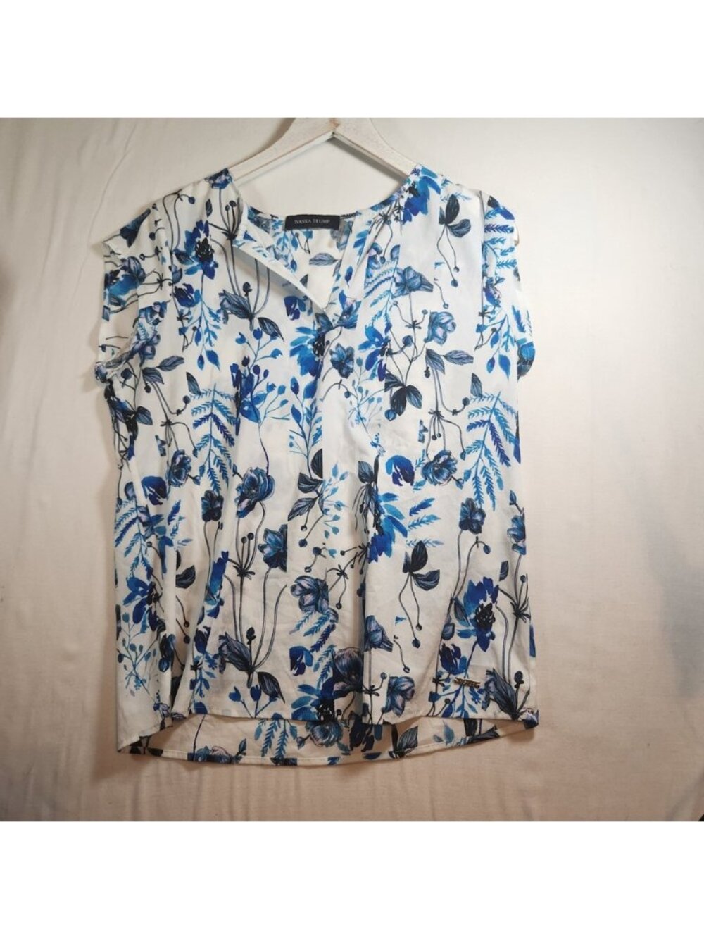 Ivanka Trump Blue‎ White Floral Split V-Neck Sleeveless Blouse Top Office Wear
